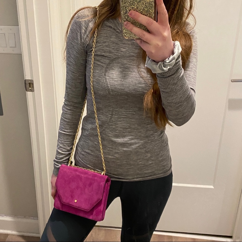 Pink velvet crossover bag with gold chain - Picture 5 of 6